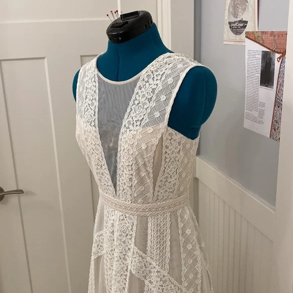 BCBG MAXAZIRA DRESS. Boho, cream and white with tulle and lace. Size 2 - Picture 1 of 5